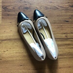 NWT Talbots Edison Bow and Chain leather flats in rattan/black Size 10